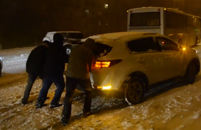 Местами коллапс: как Киев встретил снегопад. Опубликованы фото и видео