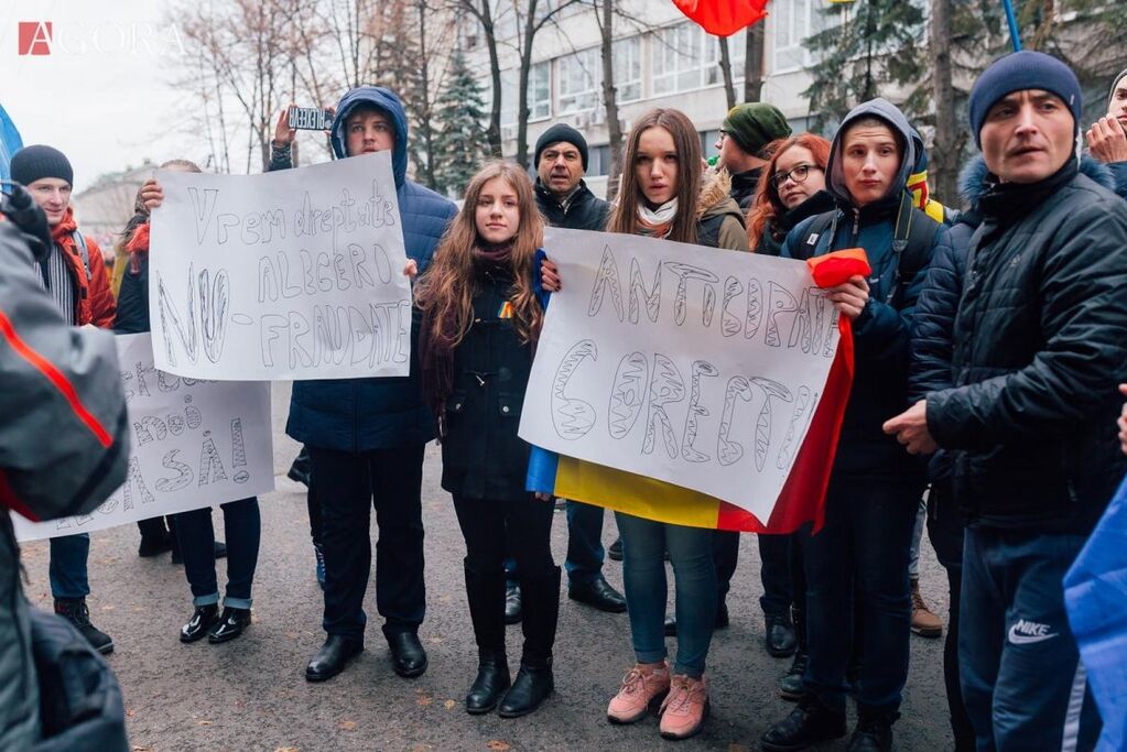 Молдова взорвалась протестами и отказалась признавать нового президента. Опубликованы фото и видео