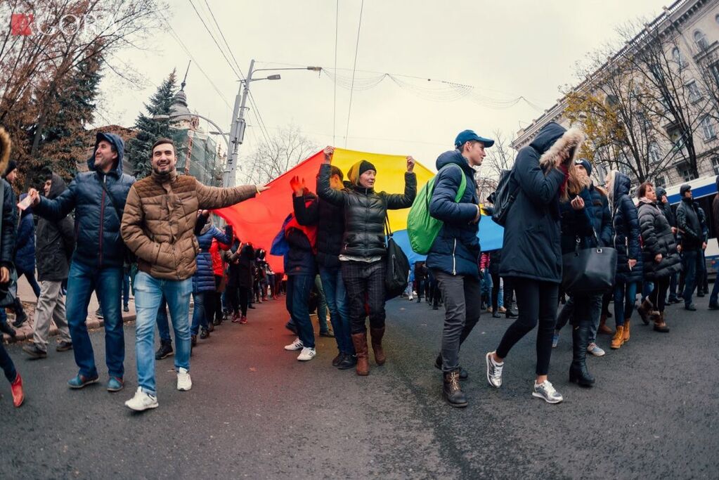 Молдова взорвалась протестами и отказалась признавать нового президента. Опубликованы фото и видео