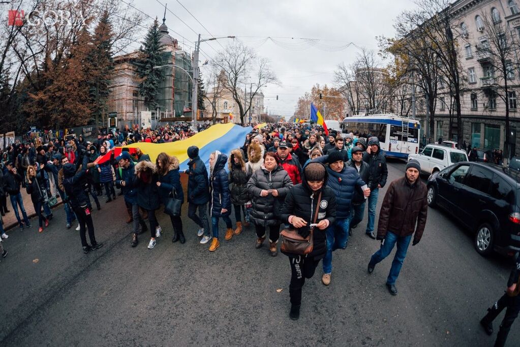 Молдова взорвалась протестами и отказалась признавать нового президента. Опубликованы фото и видео