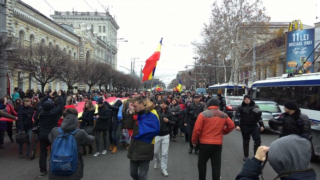 Молдова взорвалась протестами и отказалась признавать нового президента. Опубликованы фото и видео