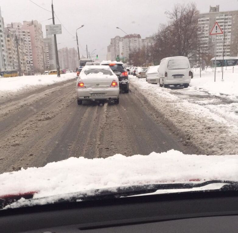 Як Київ впорався зі снігопадом: у соцмережі оцінили роботу комунальників
