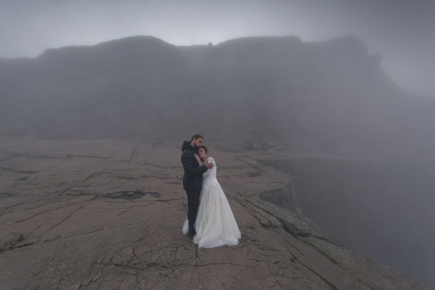 Молодожены проехали 10 тысяч км ради "эпичных" свадебных фото