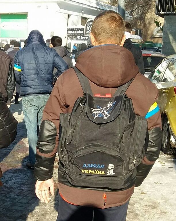 У центрі Києва помітили хлопців, схожих на тітушок