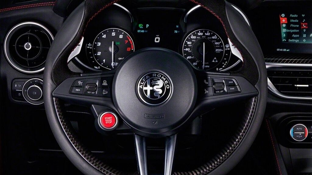 Alfa Romeo представила первый кроссовер в своей истории: фото