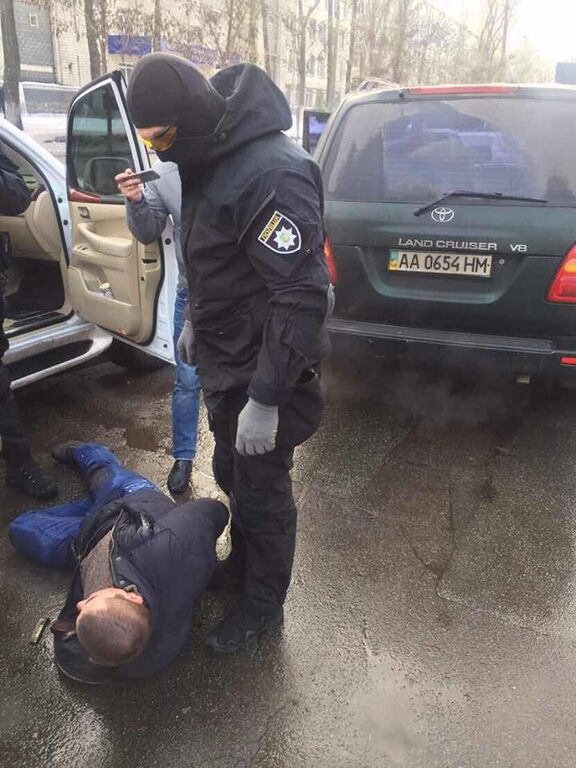 В Киеве задержали полицейских-воров: украли коллекцию монет