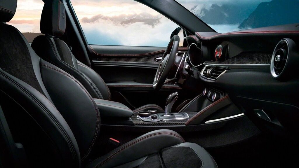 Alfa Romeo представила первый кроссовер в своей истории: фото