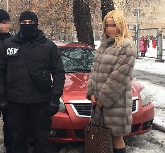 У Києві жінка-слідчий попалася на великому хабарі