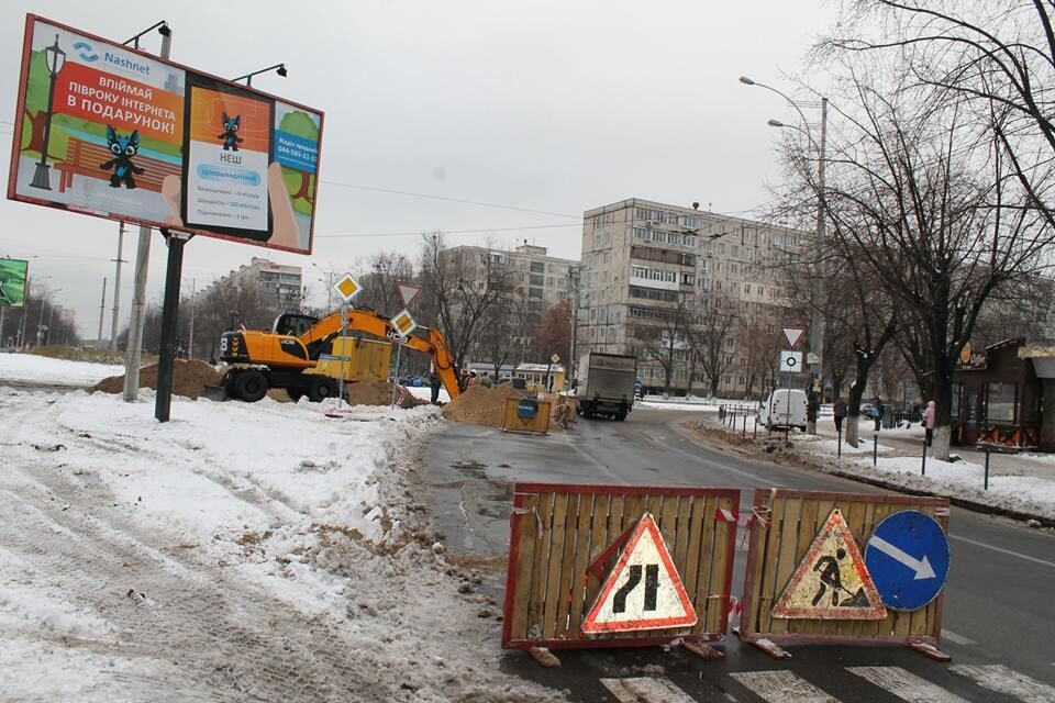 Масштабный провал асфальта в Киеве: стали известны подробности