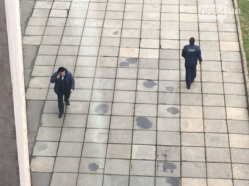 Вооруженные люди в масках провели обыск в Криворожской мэрии. Фотофакт