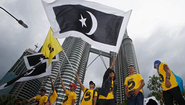 Десятки тысяч человек в Малайзии вышли на марш против премьера: опубликованы фото