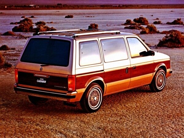 Dodge Caravan: легендарному "волшебному минивену" исполнилось 33 года
