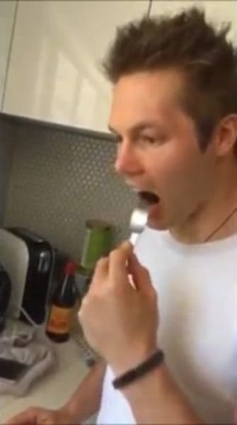 Известный бодибилдер съел плаценту своего ребенка ради ценных протеинов - шокирующие фото и видео