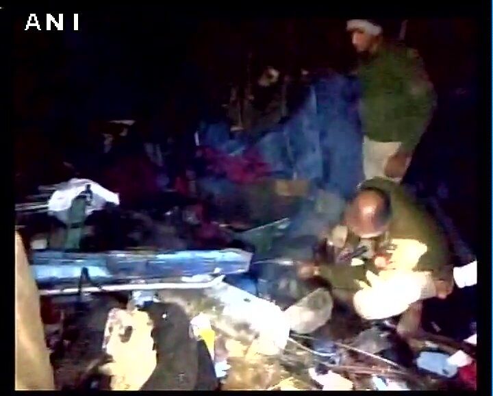 Жуткая катастрофа: число жертв крушения поезда в Индии достигло 115 человек. Опубликованы фото и видео