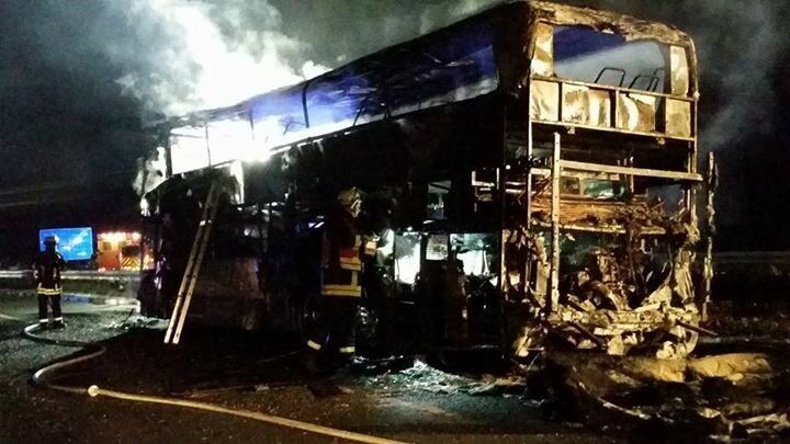 Болельщики "Баварии" едва не сгорели заживо в клубном автобусе - фото инцидента