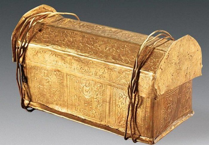 От древнего космонавта до черепа Будды: топ-10 интересных находок в старинных склепах