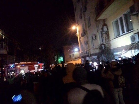В Киеве "потрощили" и подожгли офис Медведчука и "Сбербанк". Фото- и видеофакт