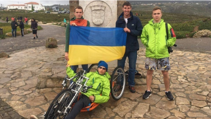 З України в Португалію на велосипеді: хлопець із ДЦП здійснив свою мрію