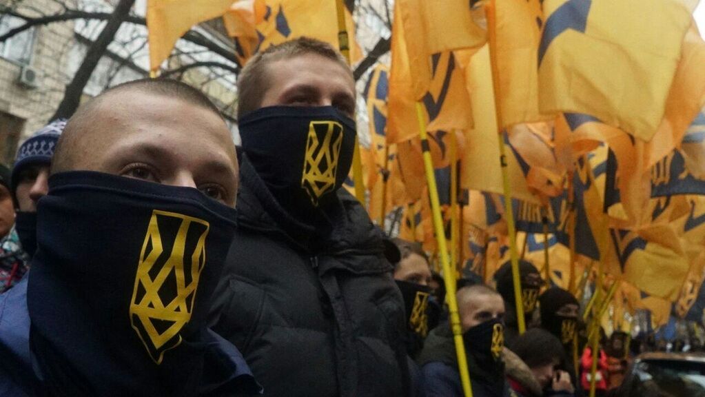 Махницкий и Ко: "Азов" установил под ГПУ памятник "людям, похоронившим дело Майдана"