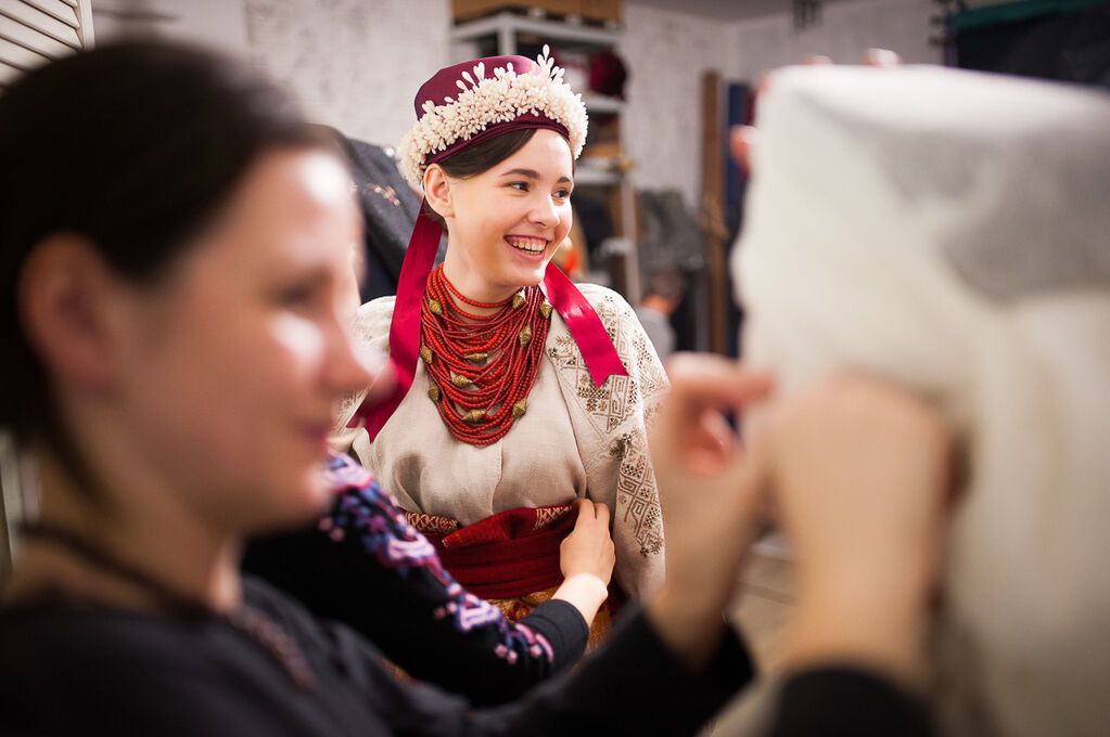 В семье мы носим по праздникам украинское: Роговцева снялась в вышиванке для календаря