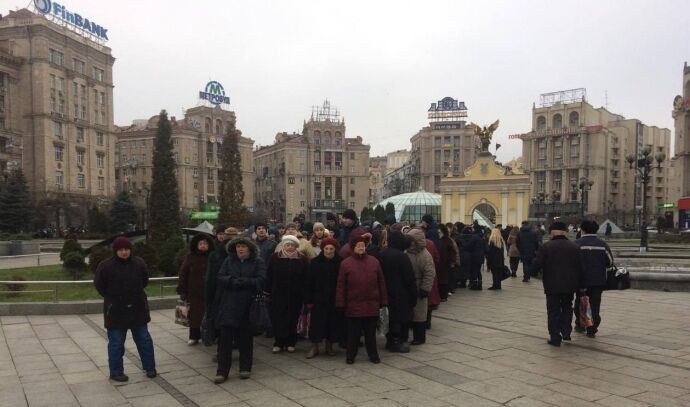 Тисячі людей йдуть до НБУ: у Києві розпочалися нові акції протесту
