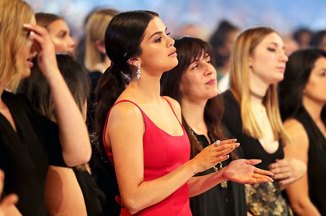 Селена Гомес впечатлила AMA-2016 пылкой речью: все победители премии