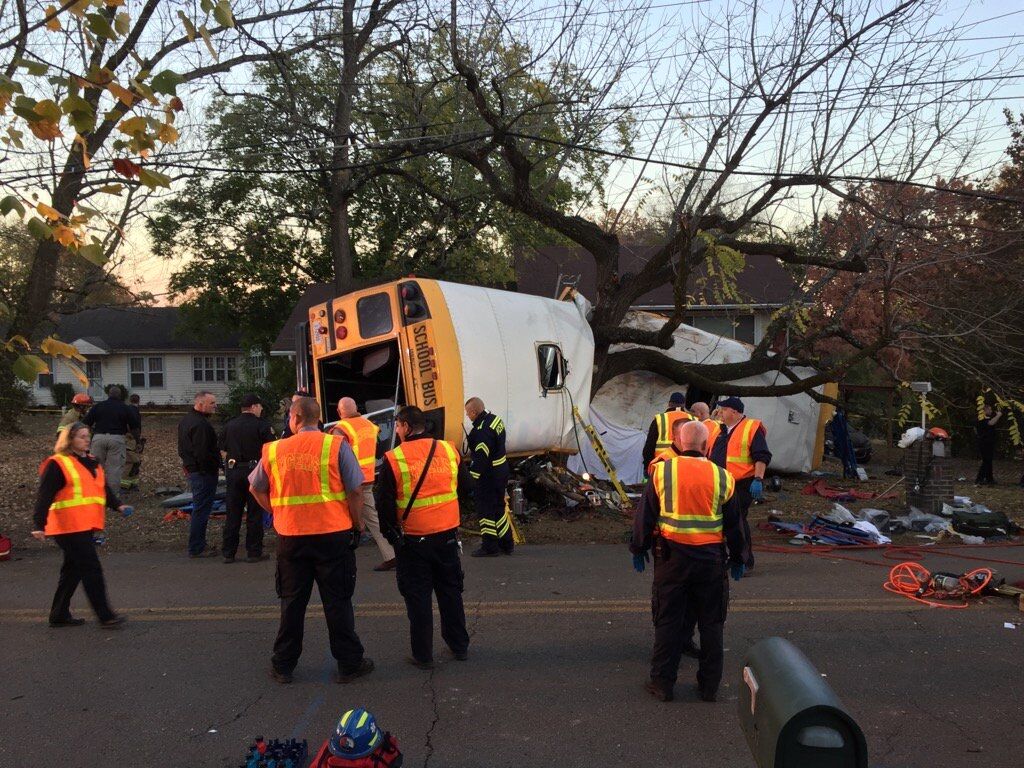 В США произошло жуткое ДТП со школьным автобусом: есть жертвы, десятки пострадавших