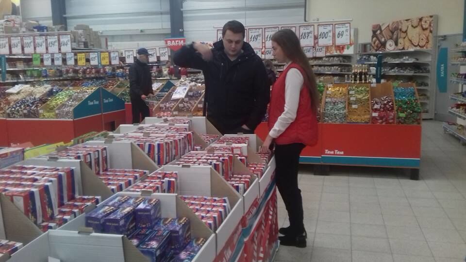 У Луцьку продають гірлянди із символікою Росії