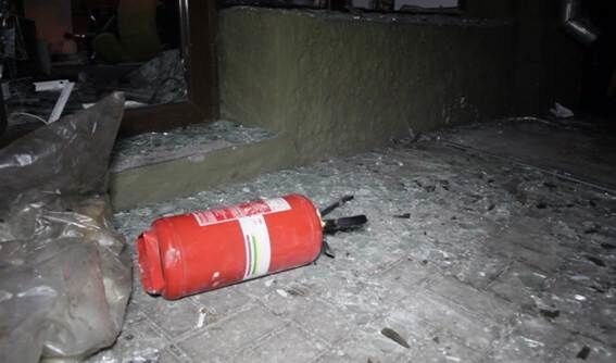 Массовые беспорядки в Киеве: повреждены два здания, пострадала студентка