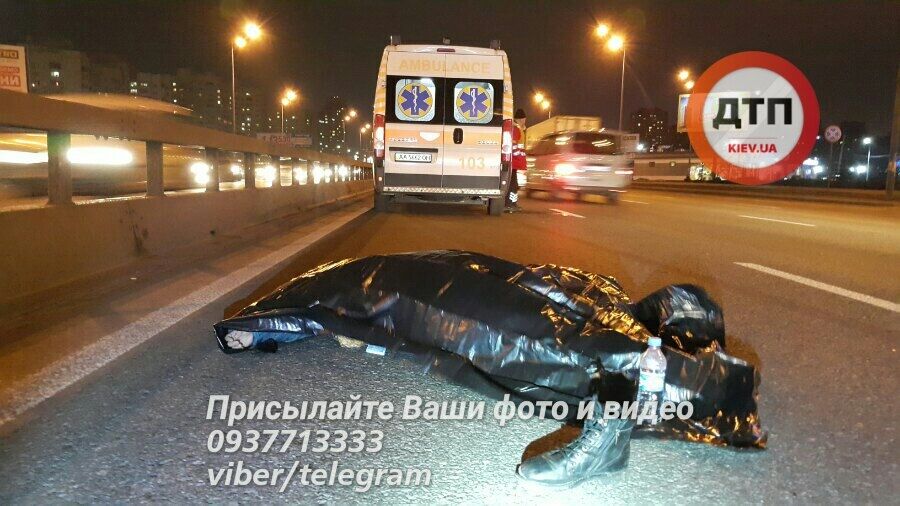 Вещи раскидало на 50 м: в Киеве внедорожник насмерть сбил шестиклассника. Опубликованы фото