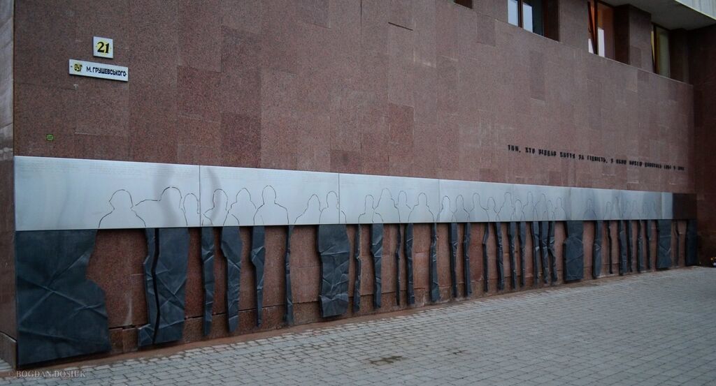 Українців розчулив небанальний пам’ятник Небесній Сотні в Івано-Франківську