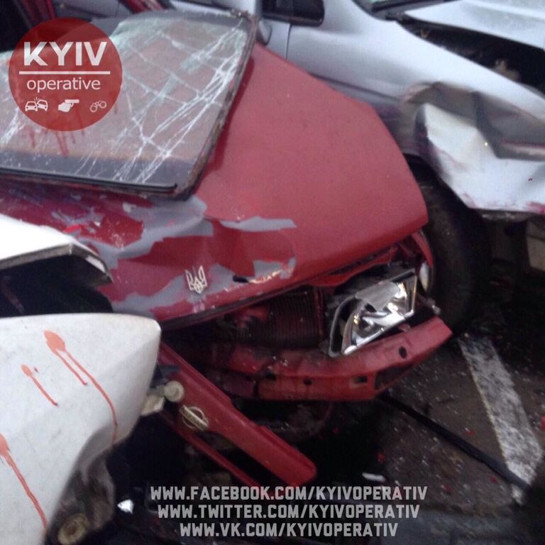 Масштабное ДТП в Киеве: виновник аварии скрылся