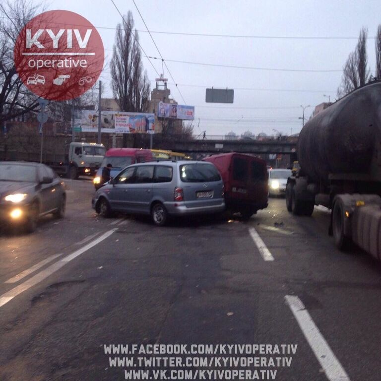 Масштабна ДТП у Києві: винуватець аварії втік