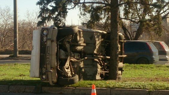 В Запорожье перевернулись "Жигули"