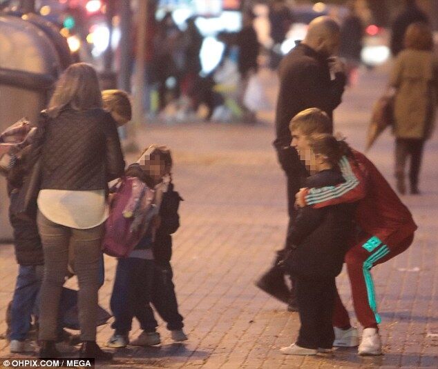 Джастін Бібер розбив обличчя хлопцю за спробу доторкнутися до нього