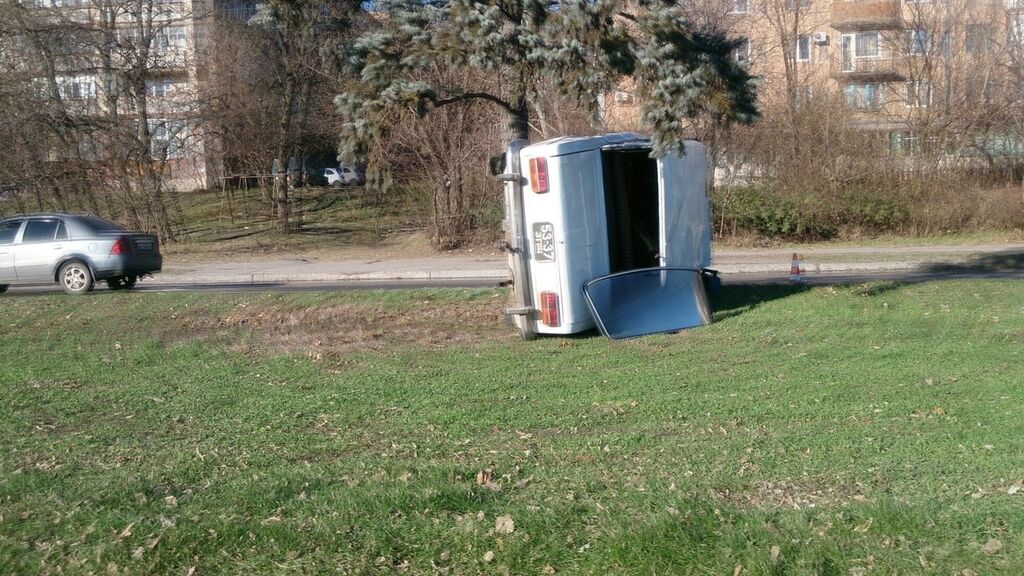 В Запорожье перевернулись "Жигули"