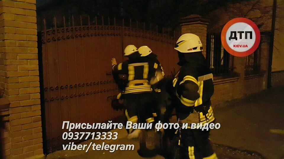 Десятки пожежних і техніки: в Києві загорівся будинок на Солом'янці