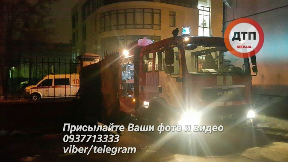 Десятки пожежних і техніки: в Києві загорівся будинок на Солом'янці