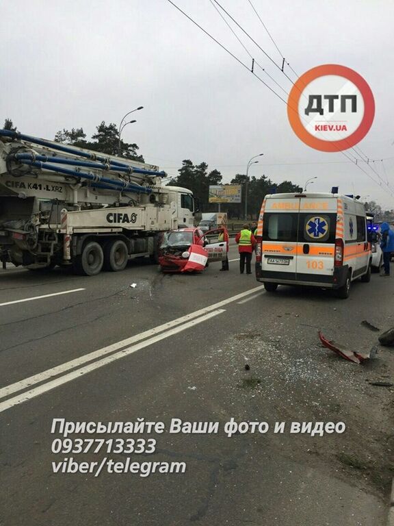 У Києві піцевоз розбився вщент
