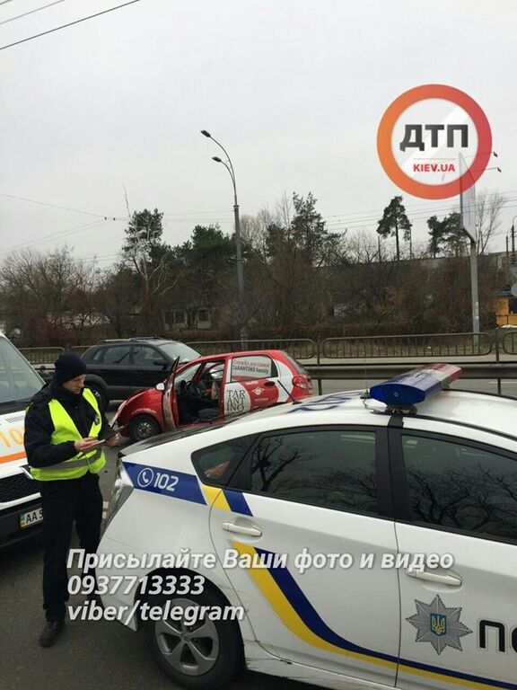 У Києві піцевоз розбився вщент