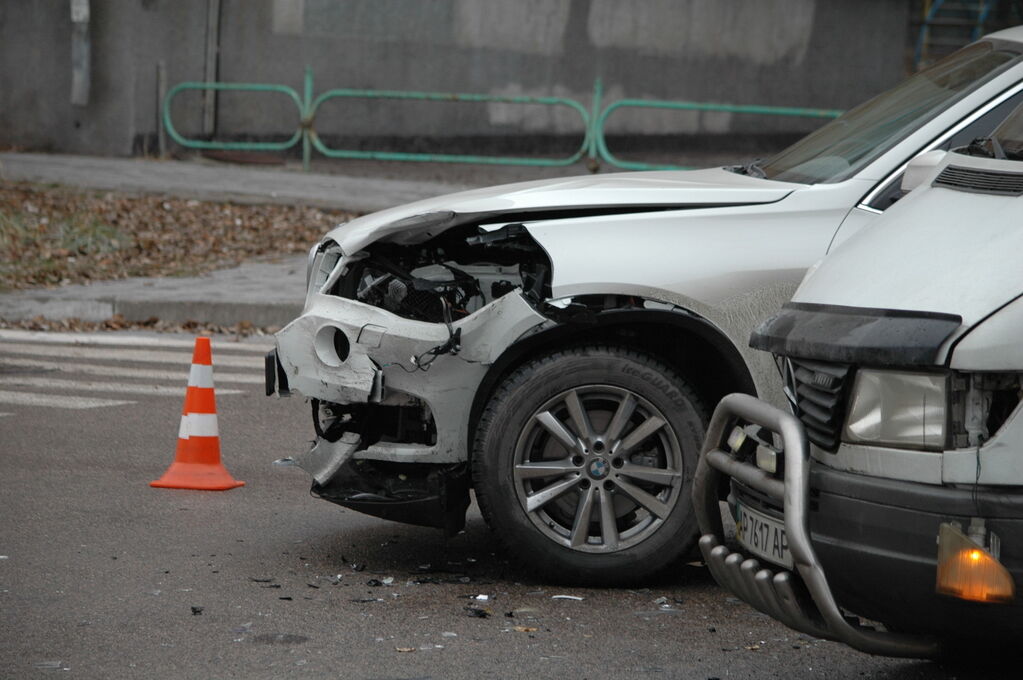 В центре Запорожья очередное ДТП с маршруткой на "проклятом" перекрестке