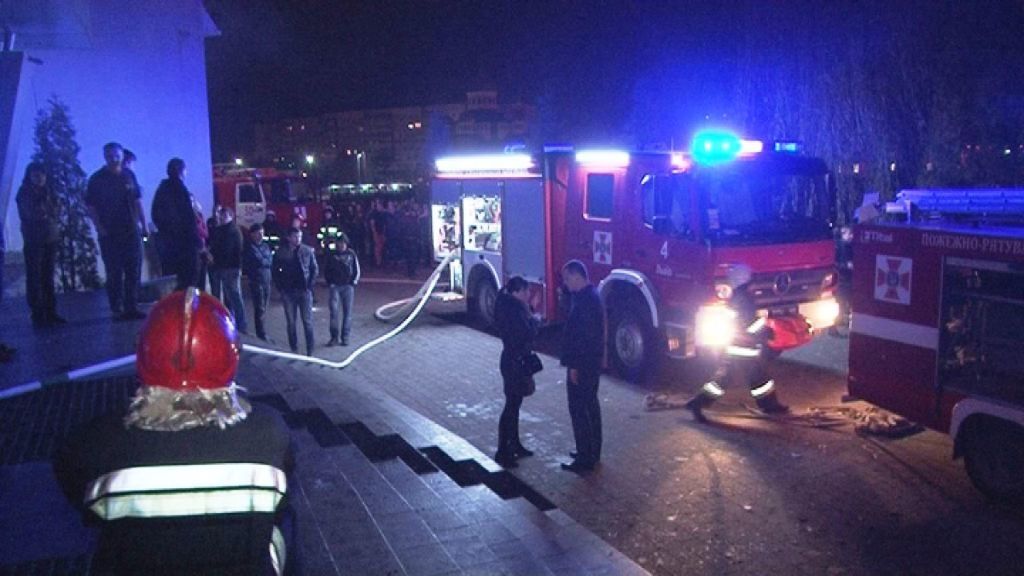 Пожежа у нічному клубі Львова: з'явилися фото і відео від рятувальників