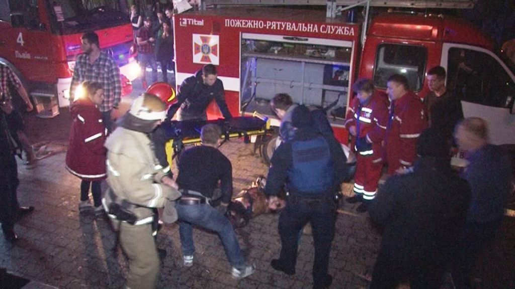 Пожар в ночном клубе Львова: появились фото и видео от спасателей