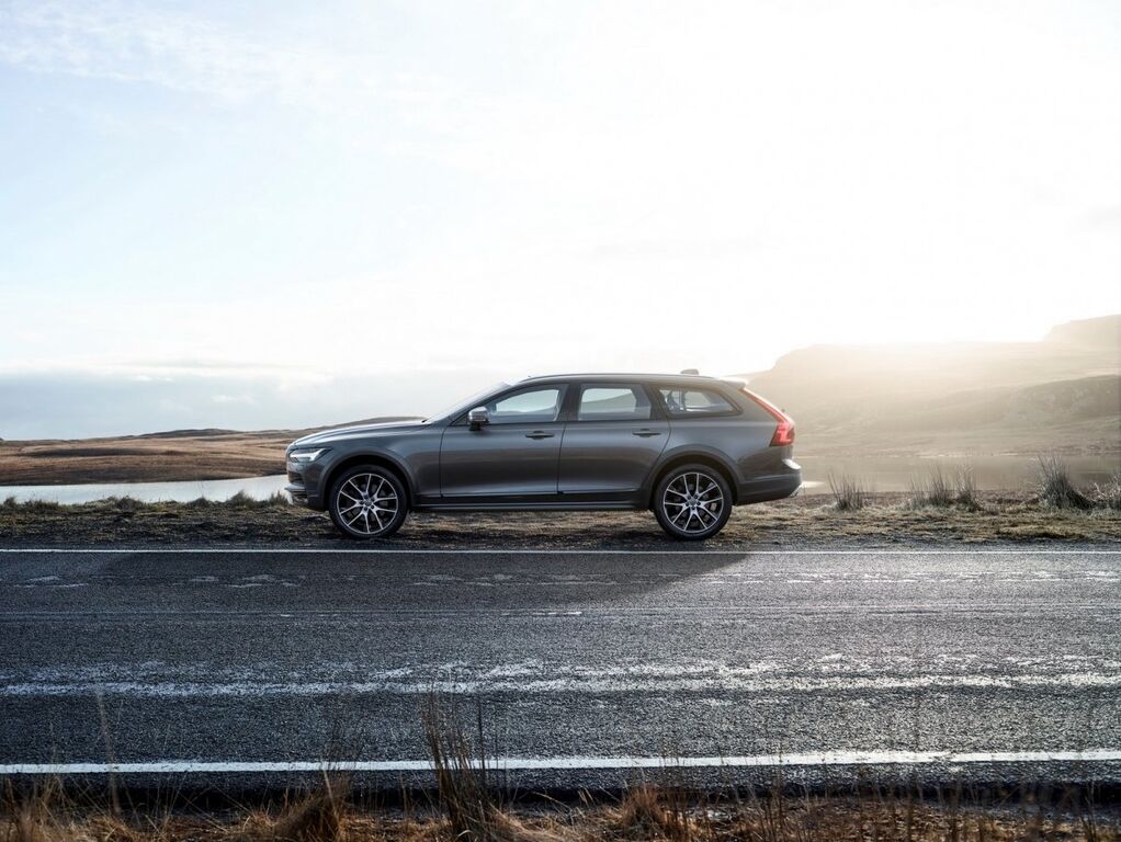 Volvo Cross Country: шведы представили самую крупную модель вседорожного универсала
