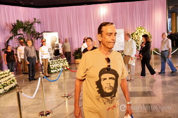 Выстраивались очереди: опубликованы эмоциональные фото прощания с Кастро