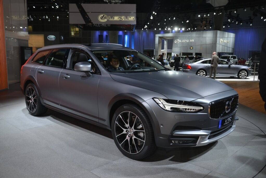 Volvo Cross Country: шведы представили самую крупную модель вседорожного универсала