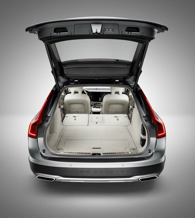 Volvo Cross Country: шведы представили самую крупную модель вседорожного универсала