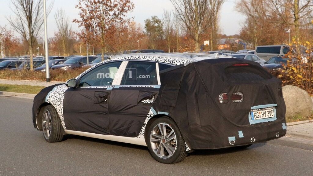 В Германии был замечен прототип нового универсала Hyundai i3: фото