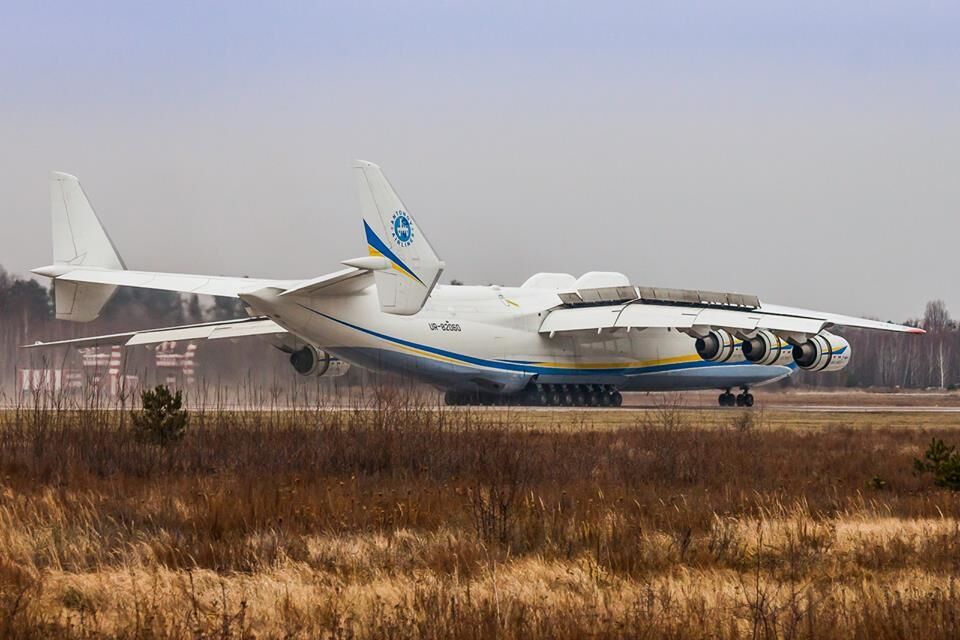 В сети показали возвращение в Украину самого большого самолета в мире