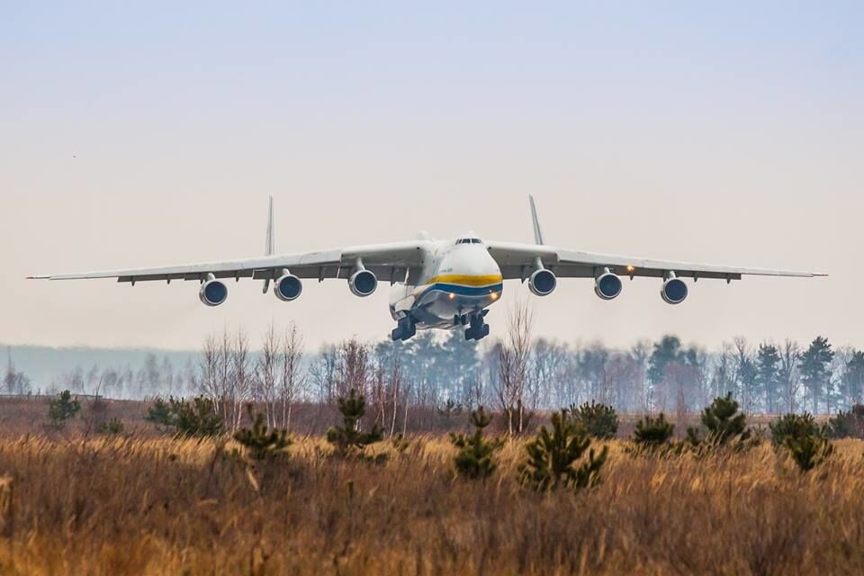 В сети показали возвращение в Украину самого большого самолета в мире